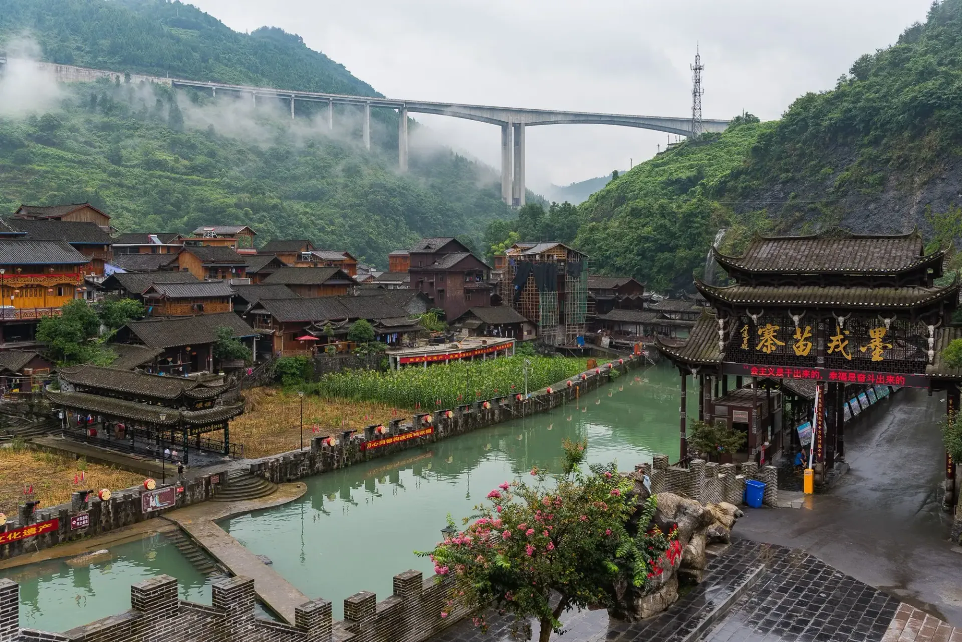 【風華絕代】遇見煙雨裏的鳳凰與奇峰 8 日 行程圖片 8