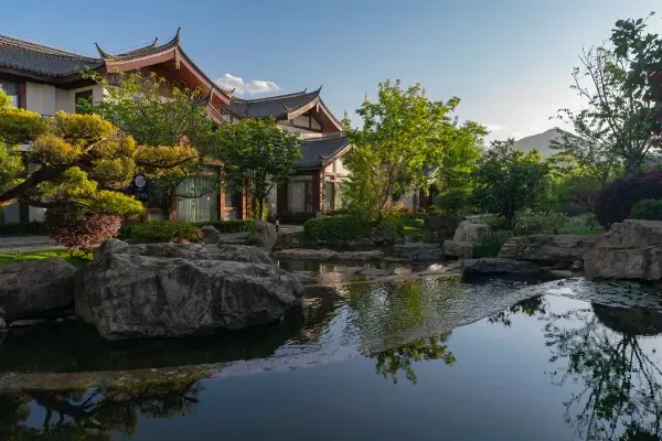 瀘沽湖【遊船-登里務比島、草海、情人橋、情人灘、里格半島觀景台】BUS麗江【麗江古城+四方街】 行程圖片 3