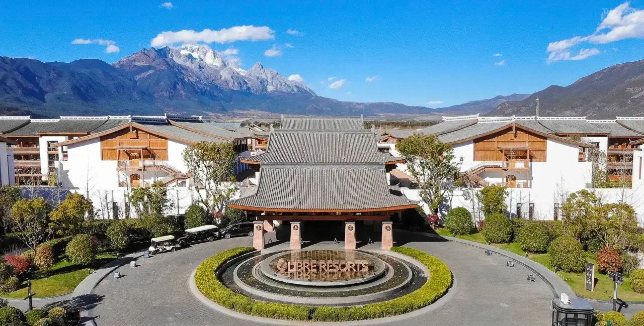 瀘沽湖【遊船-登里務比島、草海、情人橋、情人灘、里格半島觀景台】BUS麗江【麗江古城+四方街】 行程圖片 4