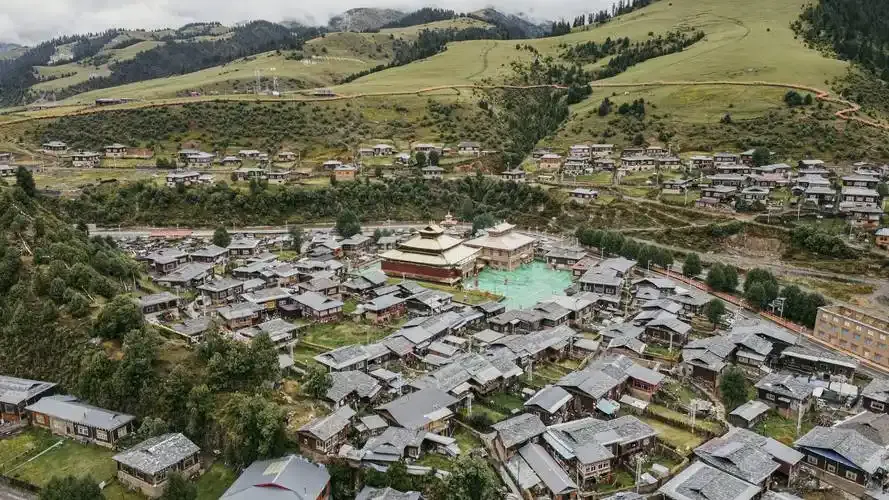 稻城【萬畝胡楊林、尊勝塔林、龍古藏寨】 ⭢ 康定 行程圖片 3