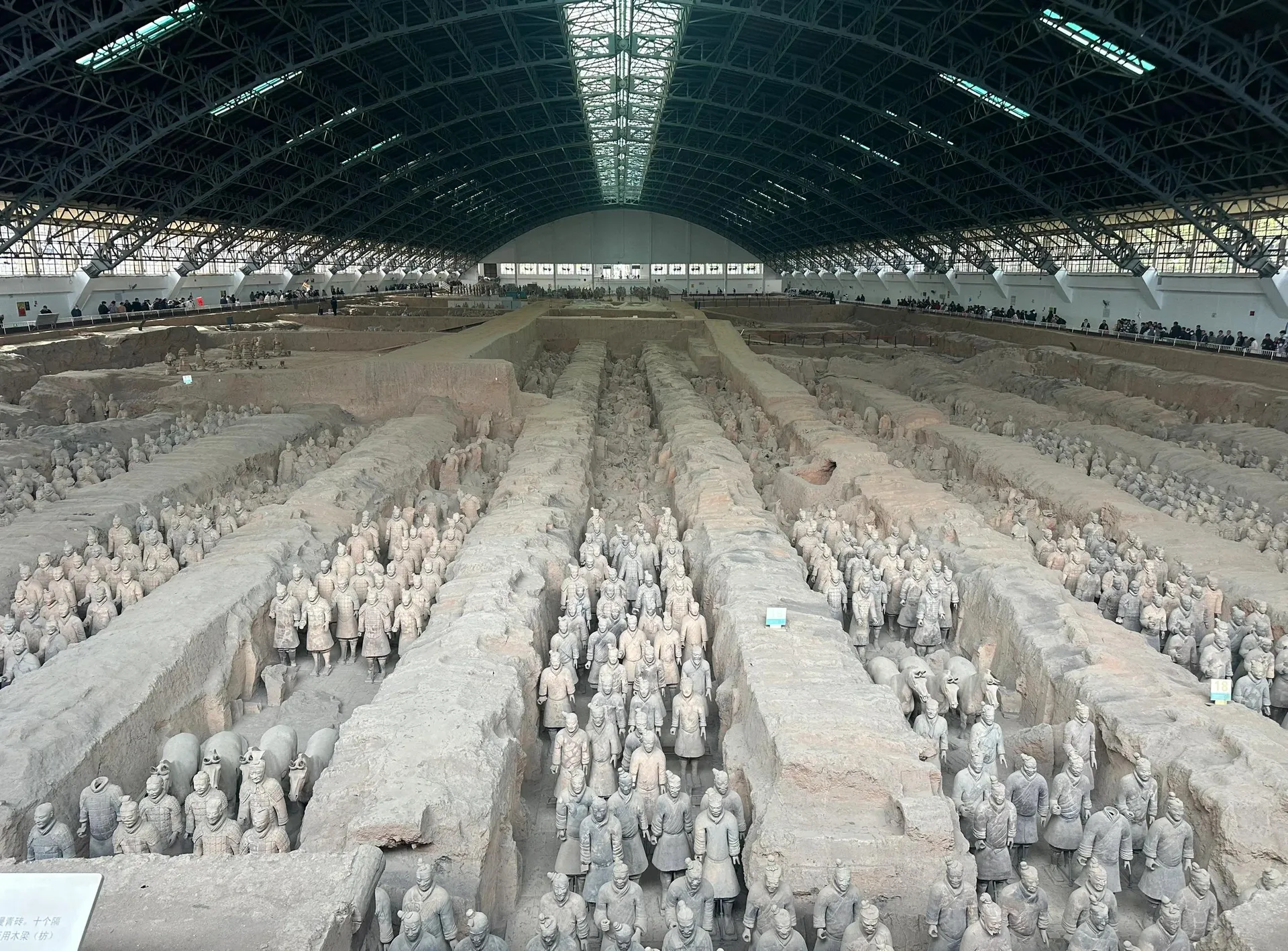 西安 ⭢ 兵馬俑（1.2.3號坑+耳機導覽） ⭢ 慈恩寺遺址公園（外觀大雁塔） ⭢ 雁塔廣場、大唐不夜城 行程圖片 1
