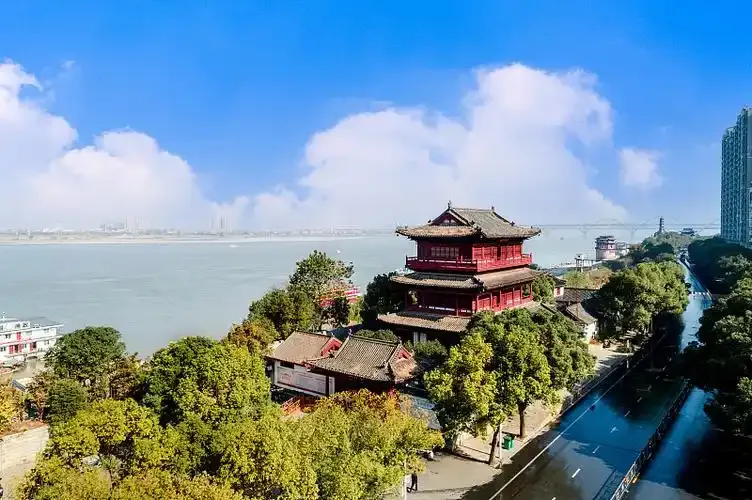 九江（潯陽樓） ⭢ 景德鎮（古窯民俗博覽區·陶瓷DIY） ⭢ 婺源（弦高古鎮） 行程圖片 1
