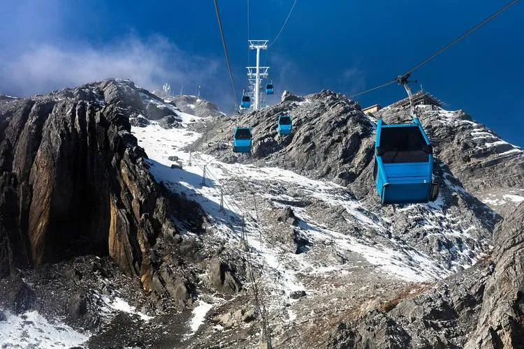 麗江（玉龍雪山·雲杉坪·藍月穀·印象麗江·束河古鎮·麗江古城） 行程圖片 1