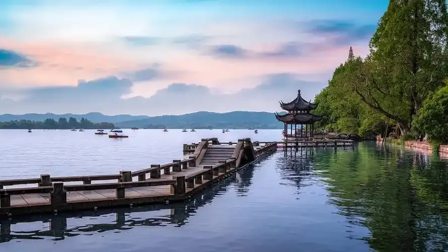 嘉興 ⭢ 杭州 ⭢ 湯口（月河古鎮·西湖·花港觀魚·湖邊古村落·屯溪老街·河街） 行程圖片 3
