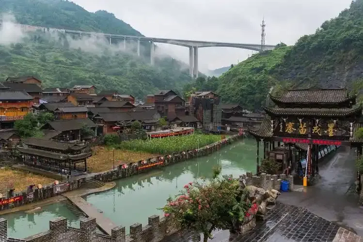 吉首 ⭢ 古丈（墨戎苗寨）⭢ 張家界（寶峰湖VIP通道） 行程圖片 1