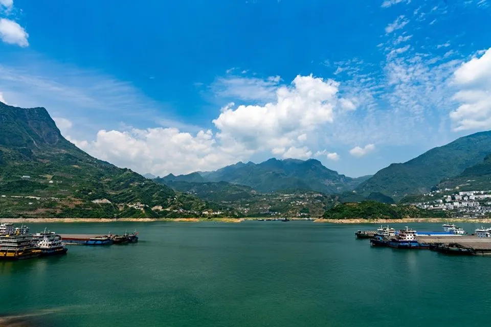三峽升船機・船遊西陵峽・船過葛洲壩 ⭢ 宣恩（仙山貢水夜景） 行程圖片 2